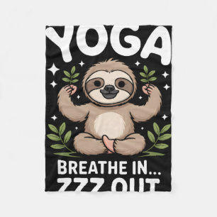 Yoga Atme Ein Zzz Aus Faultier _2 Fleecedecke