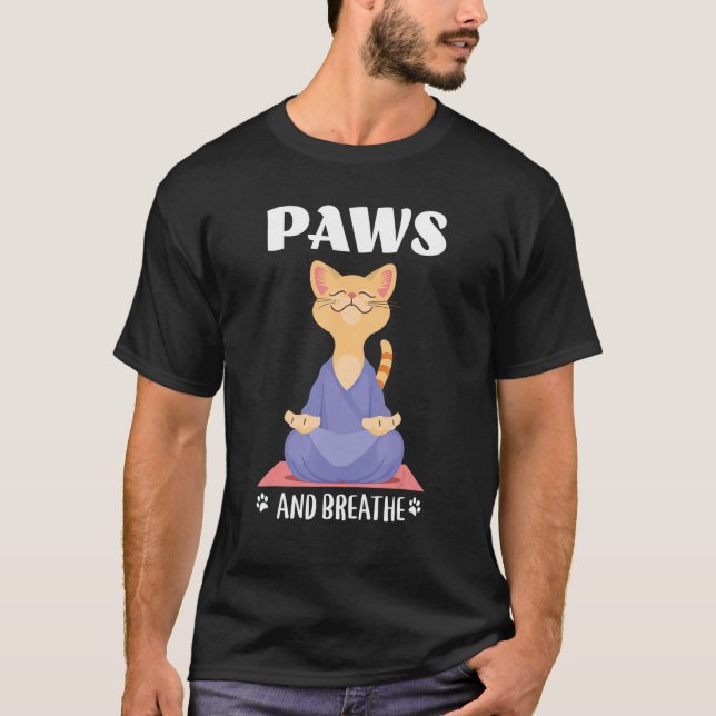 Yoga Cat Cute Paws And Breathe T-Shirt (Vorderseite)