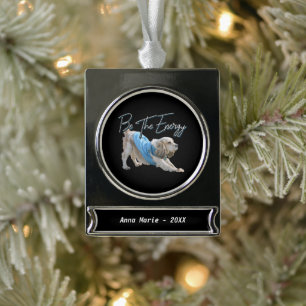 Yoga Downward Dog - Seien Sie das Energieangebot Banner-Ornament Silber