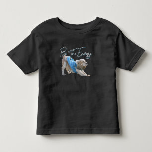 Yoga Downward Dog - Seien Sie das Energieangebot Kleinkind T-shirt