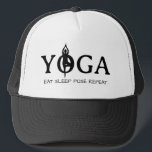 YOGA Eat Sleep Pose wiederholen lustige LKW-Hut Truckerkappe<br><div class="desc">YOGA Essen Schlaf Pose wiederholen lustige LKW-Hut. Coole Kappe mit Silhouette in Baumhaltung. Coole Geschenkidee für Yogalehrer,  Fans,  Lehrer,  Instrukteur,  Pilates Trainer,  Sporttrainer,  Personal Trainer,  Fitness Liebhaber etc. Anpassbare Logo-Farbe.</div>