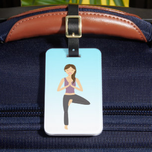 Yoga-Frau in Baum-Pose Gepäckanhänger