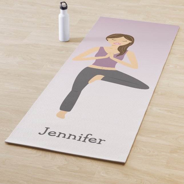 Yoga-Frau in Pose mit Individuelle Name Lilac Yogamatte (Beispiel)