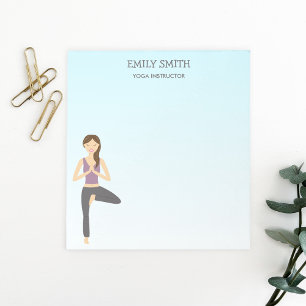 Yoga-Frau in Pose und Yoga-Lehrertext Notizblock