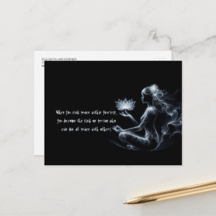 Yoga Instructor Lotus Medizin Pose Glühen Nebel Postkarte