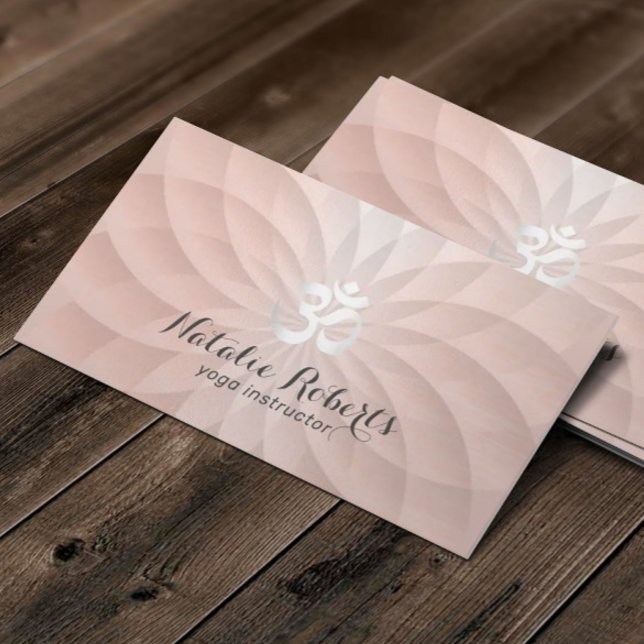 Yoga Instructor Om Logo Rose Gold Spiral Lotus Visitenkarte (Von Creator hochgeladen)