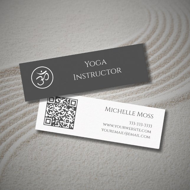 Yoga Instructor Simple Om Symbol QR Code Grau Mini Visitenkarte (Von Creator hochgeladen)