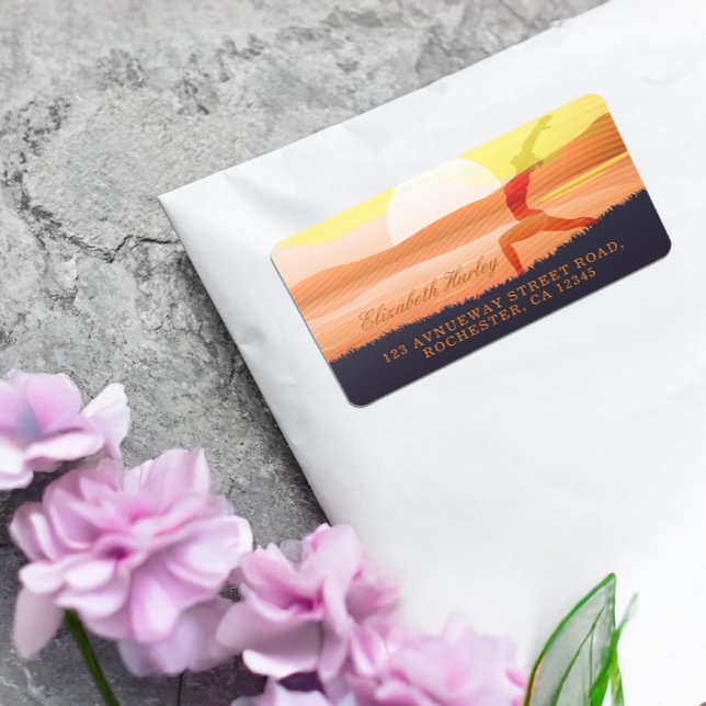 Yoga Instructor Sun Salutation Crescent Moon Pose Adressaufkleber (Von Creator hochgeladen)