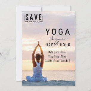 Yoga ist meine Happy Hour Woman posiert Yoga Einladung