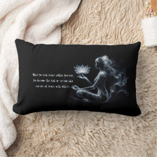 Yoga-Lehrer Lotus-Meditationspose Strahlender Nebe Lendenkissen