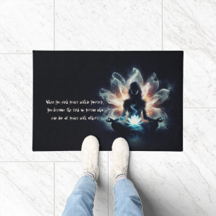 Yoga-Lehrer Meditation Lotus Pose Glühender Nebel Fußmatte
