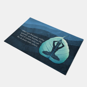 Yoga Lehrer Meditation Pose Bodhi Leaf Cut Quotes Fußmatte