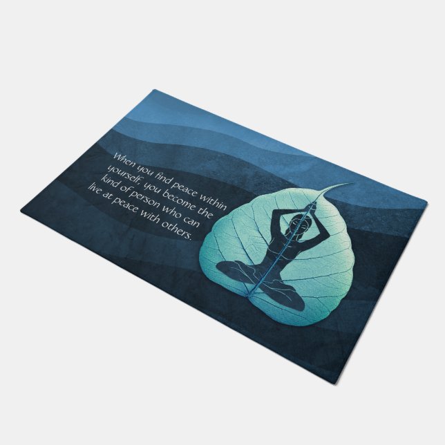 Yoga Lehrer Meditation Pose Bodhi Leaf Cut Quotes Fußmatte (Schrägansicht)