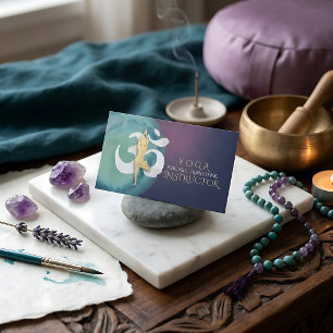 Yoga-Lehrer Meditationspose OM-Symbol Lila Visitenkarte