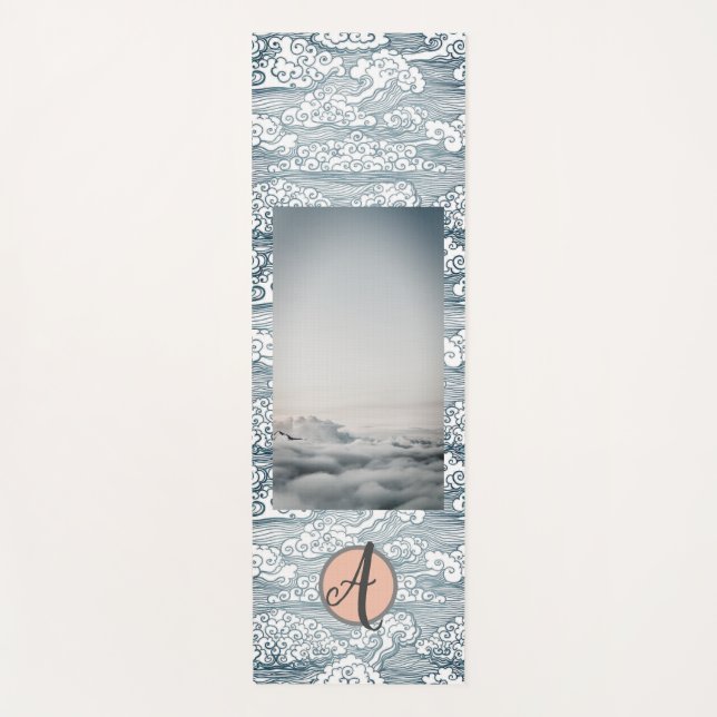 YOGA MAG A MONOGRAM AND CLOUD PATTER YOGAMATTE (Vorderseite)