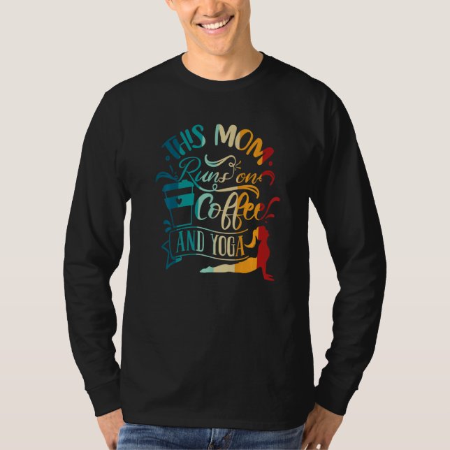 Yoga Meditation Diese Mama läuft auf Kaffee und Yo T-Shirt (Vorderseite)