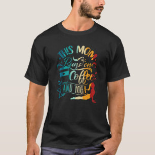 Yoga Meditation Diese Mama Läuft Auf Kaffee Und Yo T-Shirt