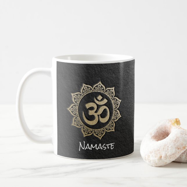 YOGA Meditation Instructor Black & Gold OM Mandala Kaffeetasse (Mit Donut)