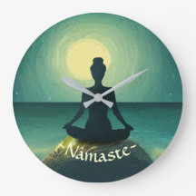 Yoga Meditation Pose auf Rock Full Moon Stars Nigh