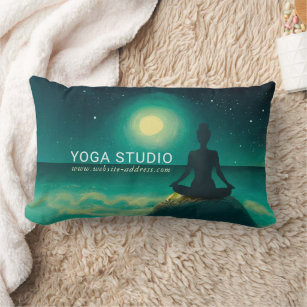 Yoga Meditation Pose auf Rock Full Moon Stars Nigh Lendenkissen