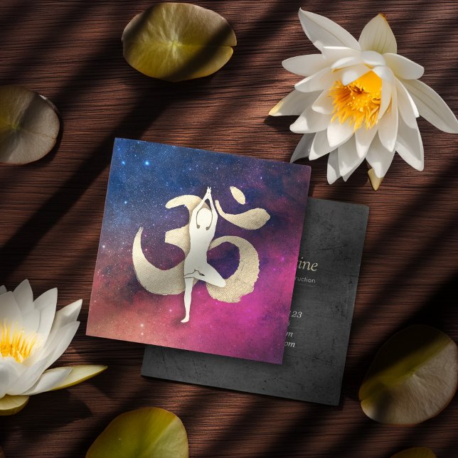 Yoga Meditation Pose Gold OM Symbol Galaxy Nebel Quadratische Visitenkarte (Von Creator hochgeladen)