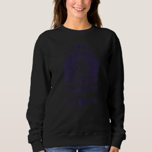 Yoga-Meditation von Frauen mit Mondphasen und Buch Sweatshirt