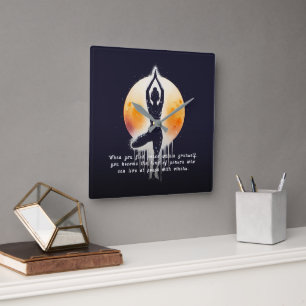 Yoga-Meditationslehrer Baum-Pose Vollmond Quadratische Wanduhr