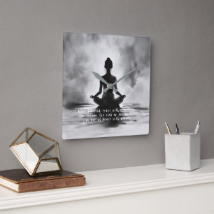 Yoga-Meditationslehrer Lotus-Pose Tintenmalerei Quadratische Wanduhr