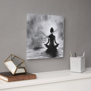 Yoga-Meditationslehrer Lotus-Pose Tintenmalerei Quadratische Wanduhr