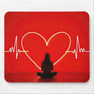 Yoga-Pose mit Herzschlagleinen Mousepad