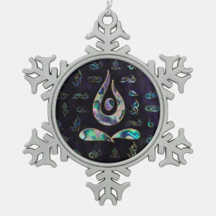 Yoga-Pose-Symbol-goldenes lila Ohrschneckenmuster Schneeflocken Zinn-Ornament