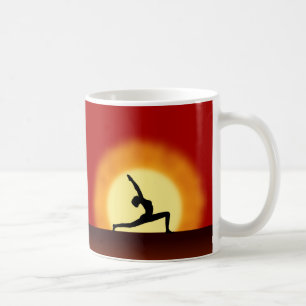 Yoga Posing Silhouette Sonnenaufgang Tee oder Kaff Kaffeetasse