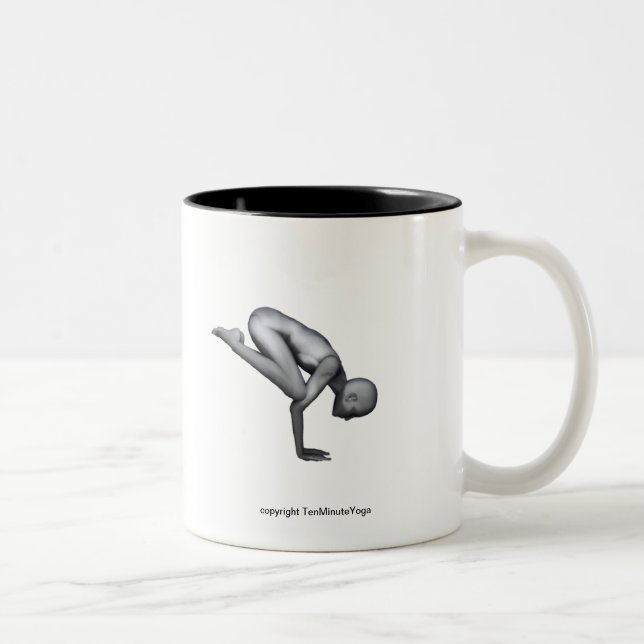 Yoga-Tasse - Pose des Kran-(Krähe) Zweifarbige Tasse (Rechts)