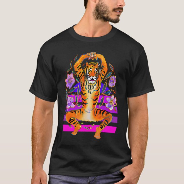 Yoga Tiger in Blume T-Shirt (Vorderseite)