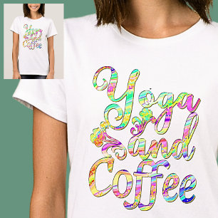Yoga und Kaffeepflanze auf weißem Marmor T-Shirt