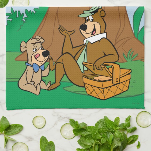 Yogi Bear and Boo Boo Picnic Snack Geschirrtuch (Gefaltet)