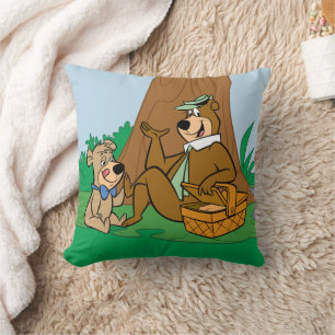 Yogi Bear and Boo Boo Picnic Snack Kissen