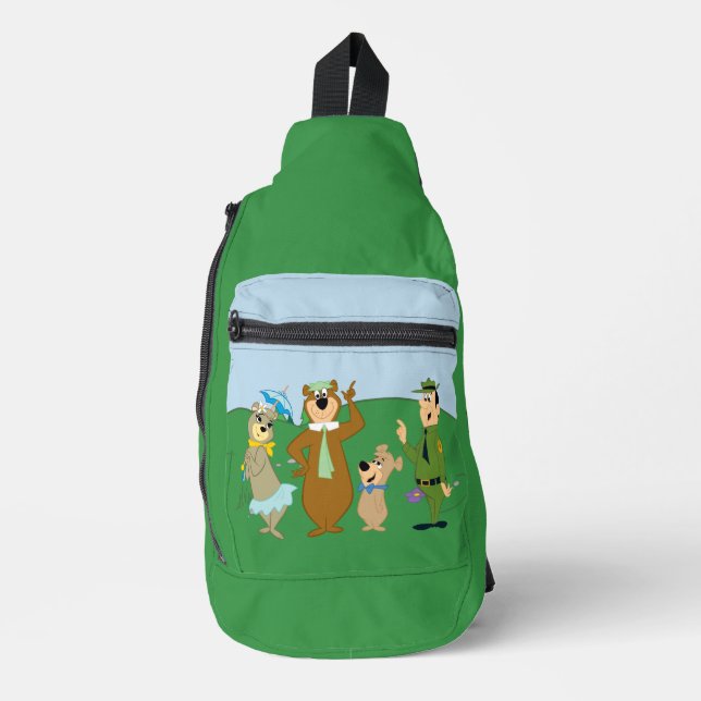 Yogi Bear and Friends Classic Pose Crossbody Bag (Vorderseite)