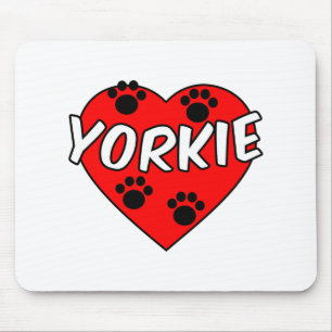 Yorkie-Hundepfotenabdrücke und rotes Herz Mousepad