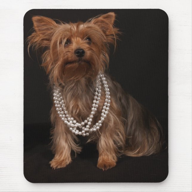 Yorkie in der Perlen-Halskette Mousepad (Vorne)