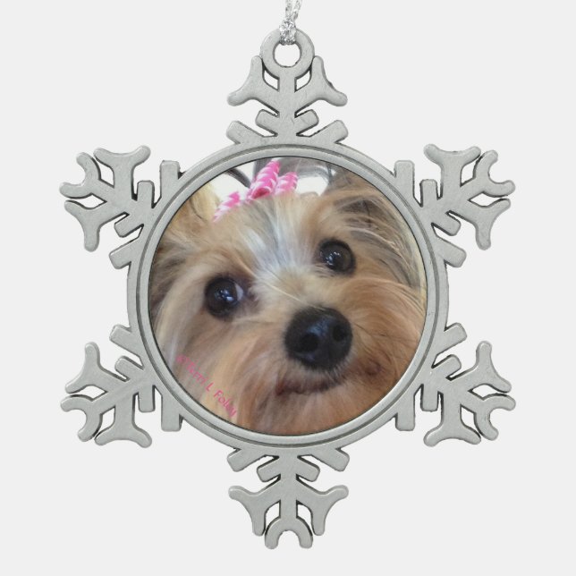 Yorkie Schneeflocke-Weihnachtsverzierung Schneeflocken Zinn-Ornament (Vorderseite)