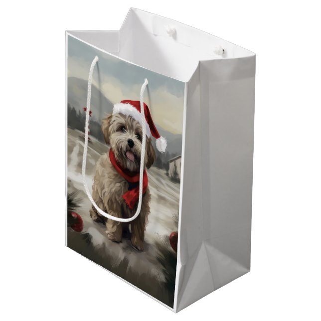 Yorkipoo Dog zu Weihnachten im Schnee Mittlere Geschenktüte (Vorderseite Schrägansicht)