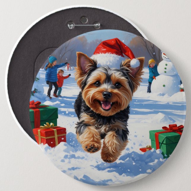 Yorkipoo läuft im Schnee mit Weihnachtshut Button (Vorne & Hinten)