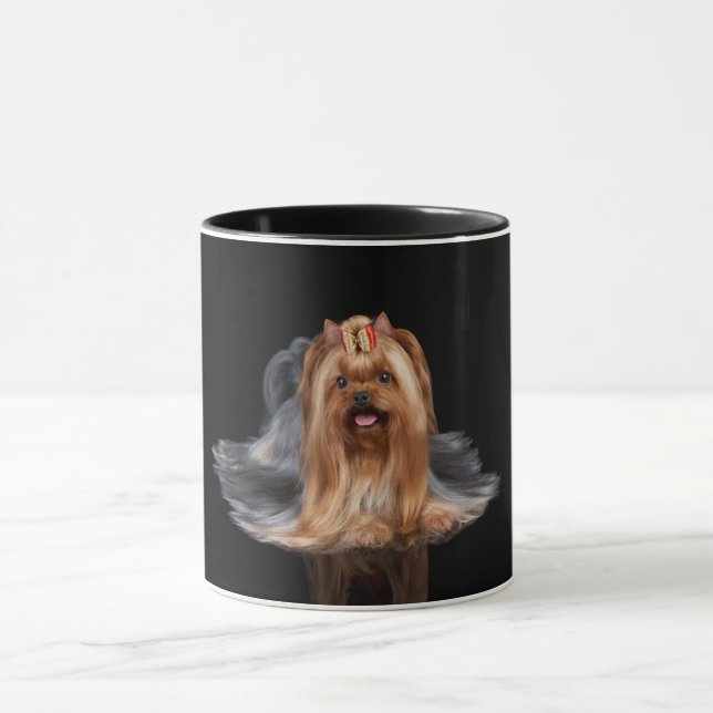 Yorkshire Terrier auf Schwarzem Tasse (Zentrum)