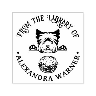 Yorkshire Terrier beobachtet Burger Bibliotheksbuc Permastempel