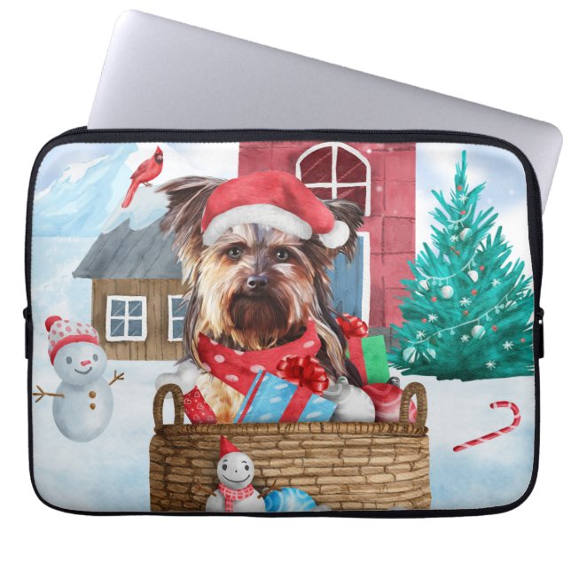 Yorkshire Terrier Dog im Schnee Weihnachtshundehau Laptopschutzhülle (Vorderseite)