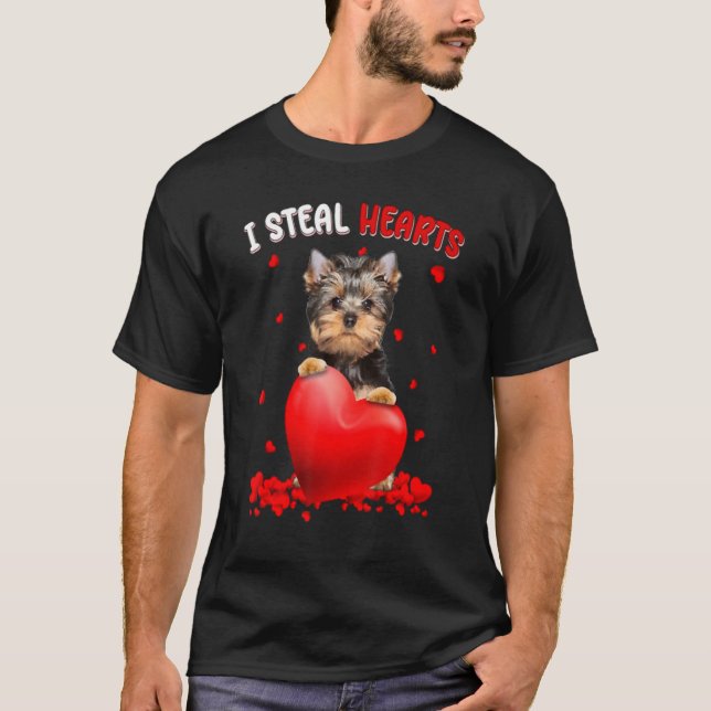 Yorkshire Terrier I Steal Hearts Niedlich Hund Hug T-Shirt (Vorderseite)