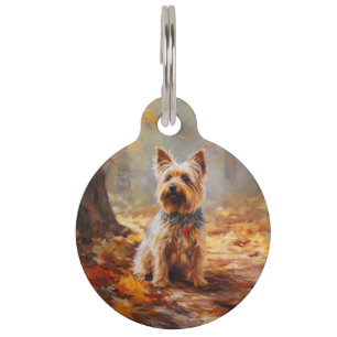 Yorkshire Terrier im Herbstfall Inspiriert Haustiermarke