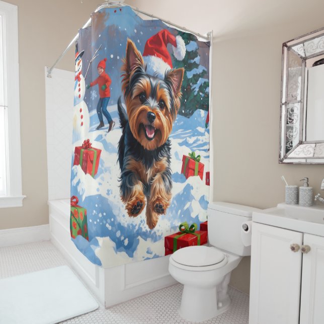 Yorkshire Terrier in Snow mit Weihnachtshut Duschvorhang (Beispiel)