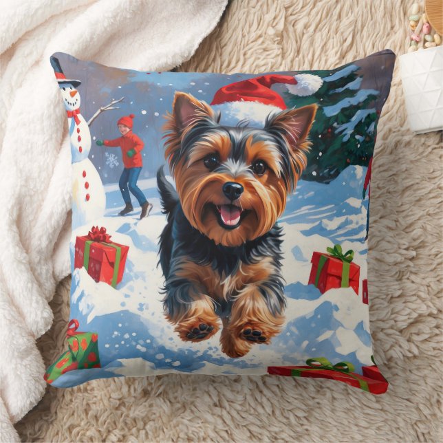 Yorkshire Terrier in Snow mit Weihnachtshut Kissen (Decke)